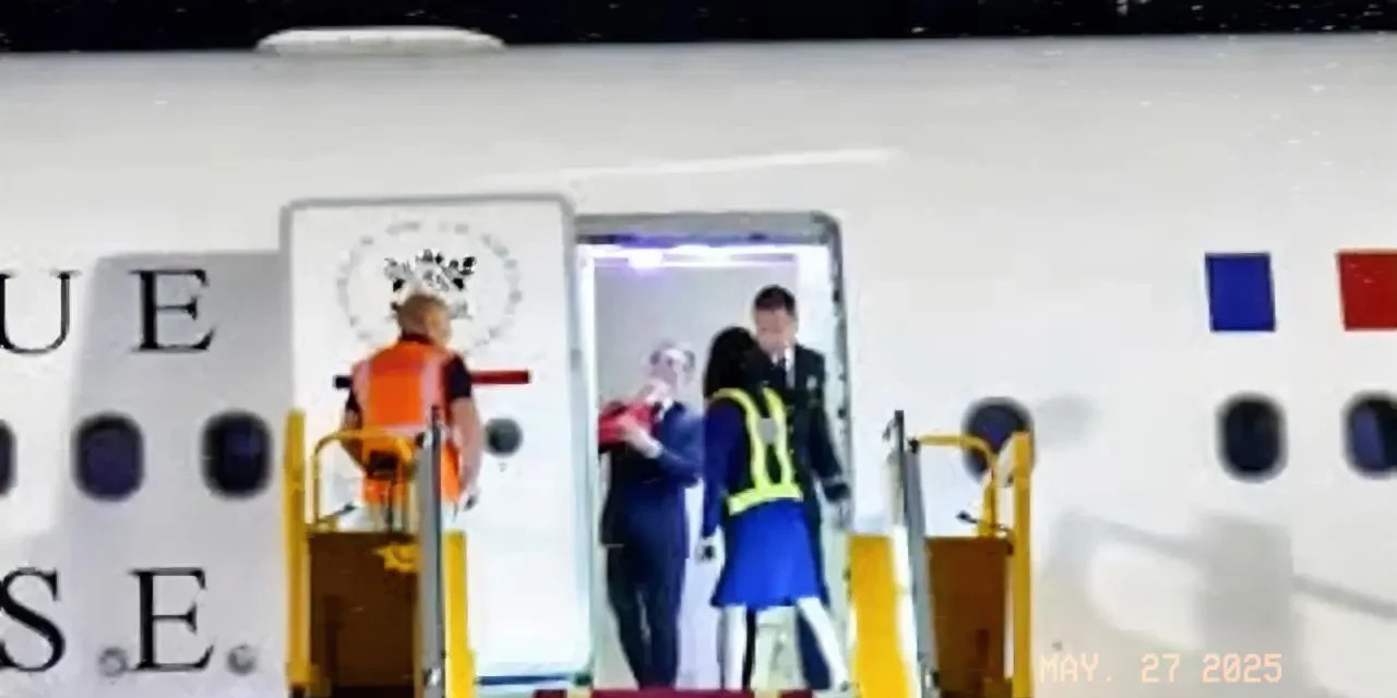 马克龙辟谣老婆推脸视频











爆炸性消息！法国总统马克龙竟然被老