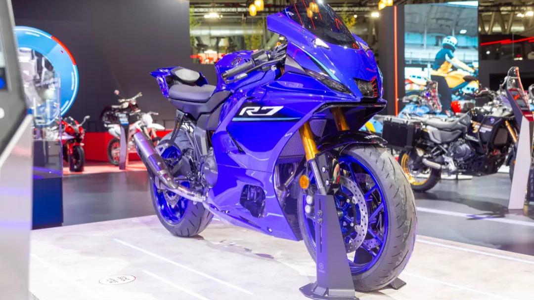 电控全面提升，雅马哈YZF-R7发布新款，底盘升级、前减震可调