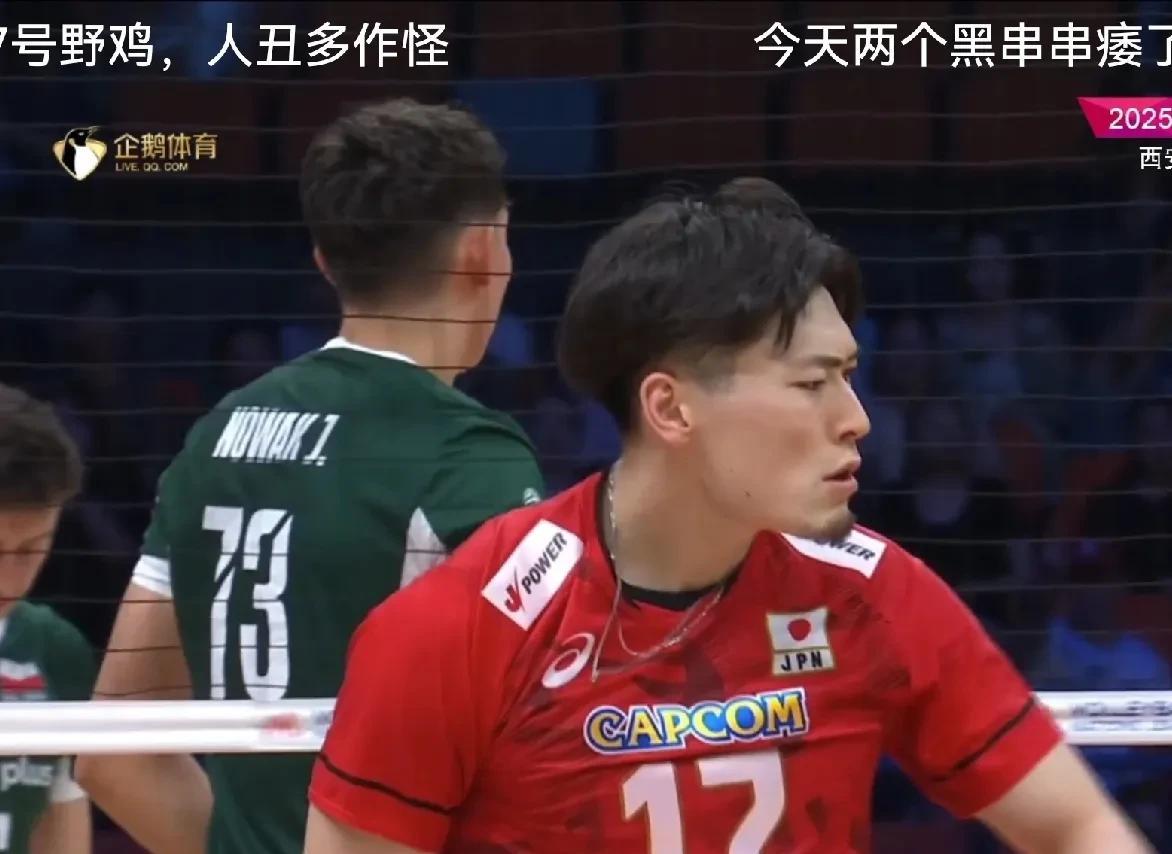 日本男排第三局扳回一局，大比分1-2暂时落后于波兰男排。
第三局日本男排上场队员