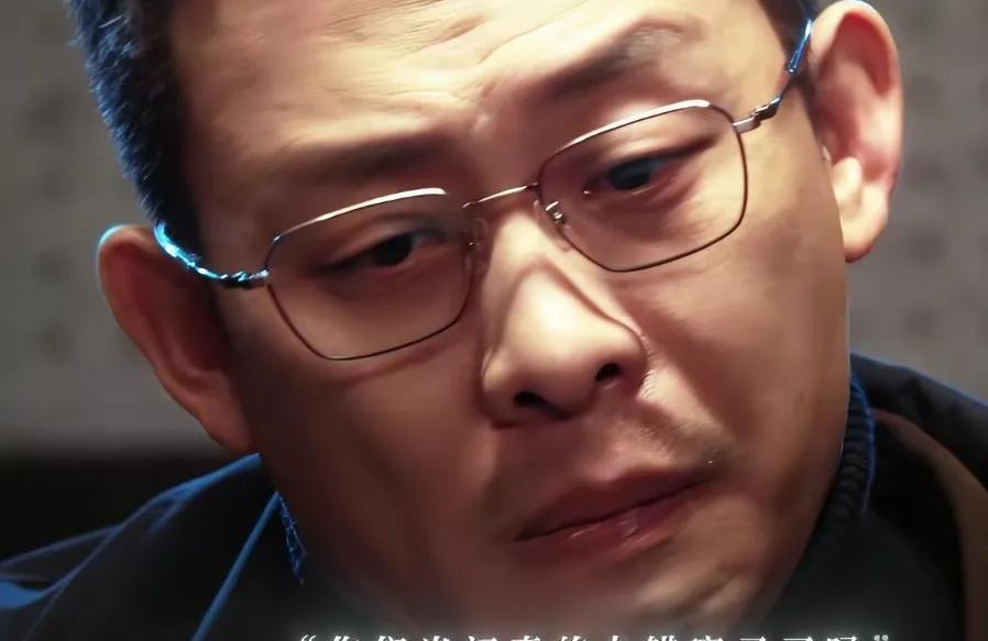 《以法之名》洪亮把自己当年办错案子的事情告诉了郑雅萍，郑雅萍也不知道该怎么解决，