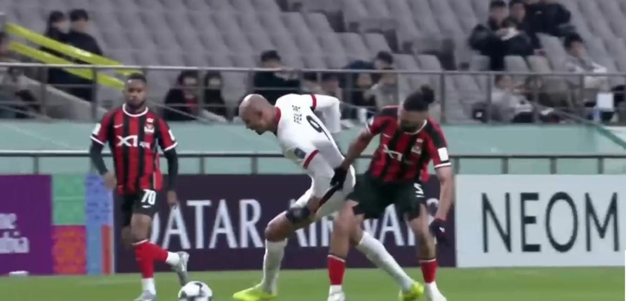 罗慕洛23分钟伤退，德尔加多替补出场，成都蓉城上半场和首尔FC握手言和，今天成都