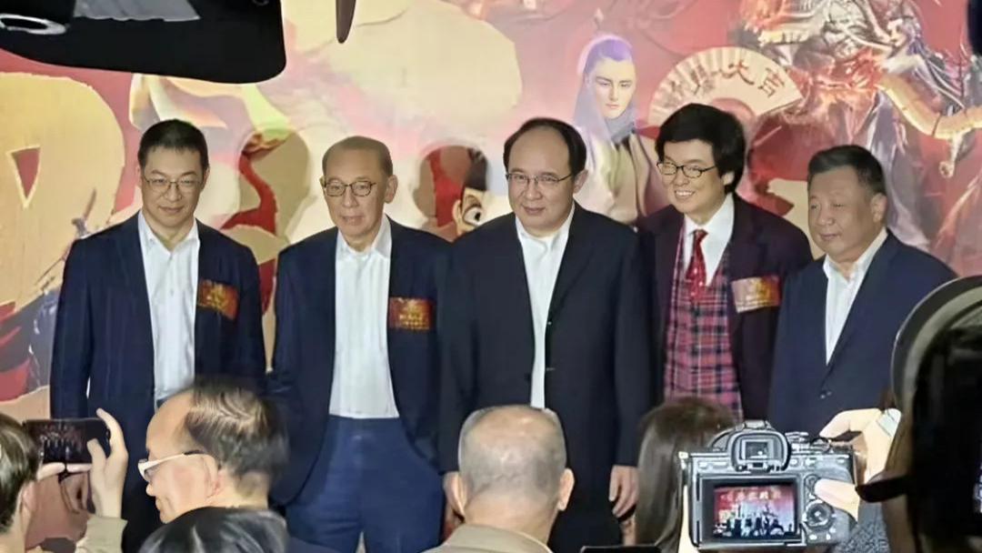 DEEPSEEK告诉你港圈大佬黄百鸣脱罪的可能性有多大