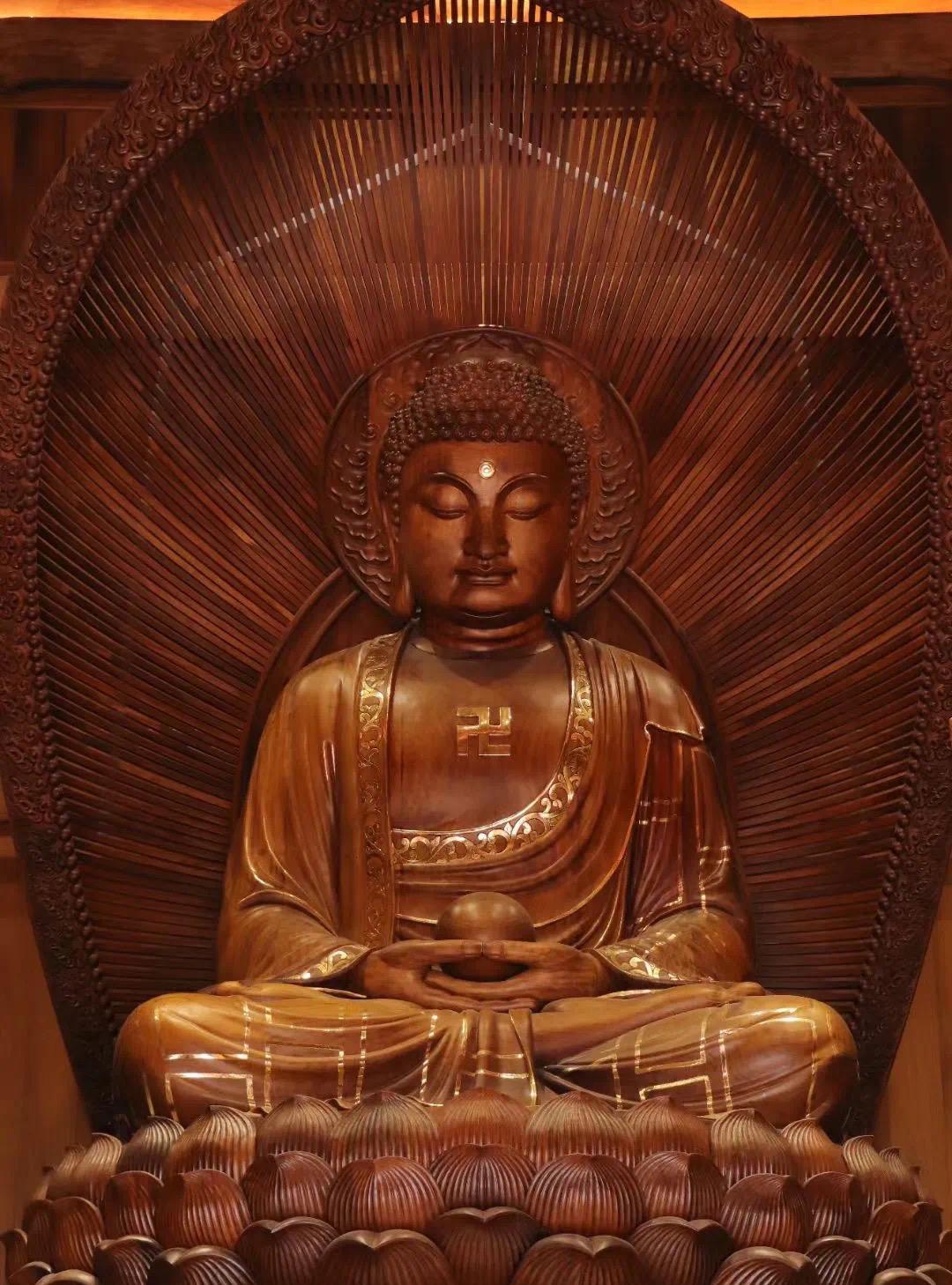 心醒了，当下就可以变的，不用等任何。
当下，你就能悟到你不生不灭的自性。
前一秒