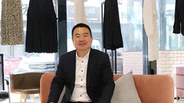 纺织大佬跳楼身亡，疑被骗9亿，负责人回应，留下自闭症儿子一人