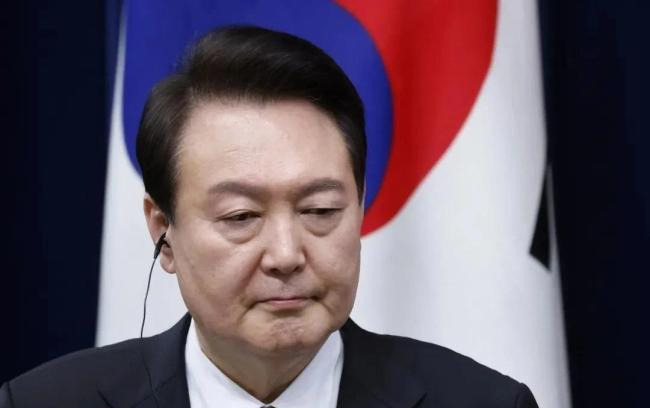 前总统庭审不露笑，政治清算魔咒难破











大选刚过，前总统尹锡悦