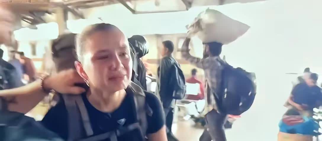 那个吐槽中国的英国网红在印度崩溃啦！
​英国的一位女性旅行博主刚到中国时，就埋