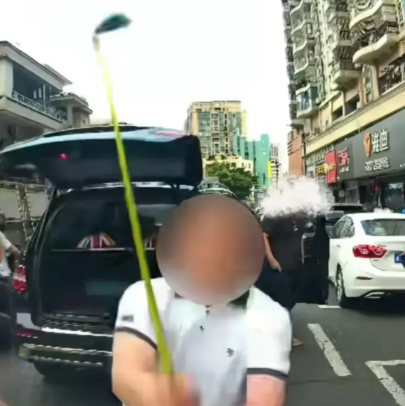 东莞市凤岗镇“奔驰哥”杨某，涉嫌寻衅滋事罪，已被警方依法刑事拘留，会不会留案底？