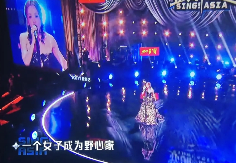 平台真的太重要了。

湖南卫视的《歌手 2025》，不但每场都有歌手走音跑调，而