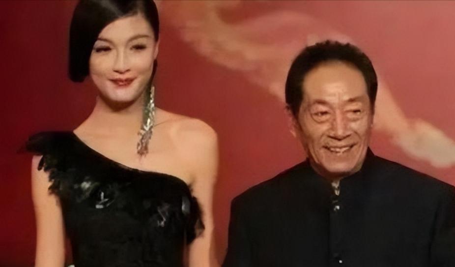 不顾家人反对，执意嫁给68岁的王奎荣，惨遭群嘲的她如今怎样了？
31岁的女演员饶