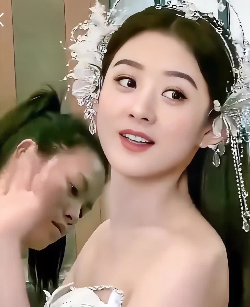 赵丽颖也许真的后悔了！

不是因为和冯绍峰结婚，也不是因为生下了儿子想想，而