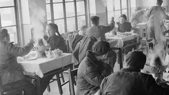 他曾担任天津市委书记，1967年被暂停职务，1977年官复原职