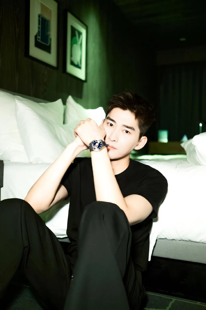 其实都41岁了 真谈了也不用遮遮掩掩啊，本来就是演员，大家都会理解的
张翰跟高文