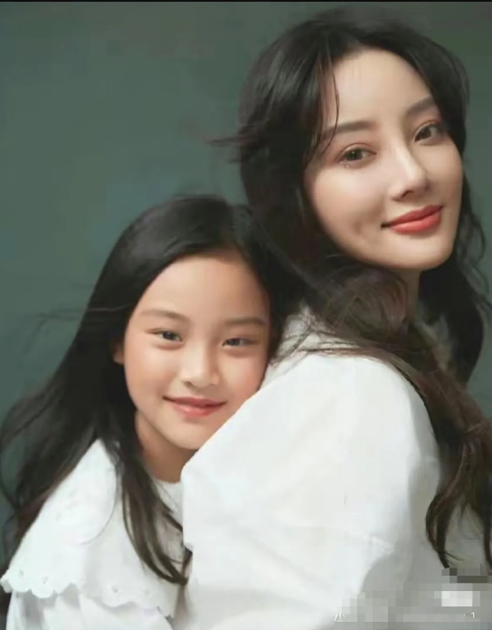 李小璐女儿甜馨的语出惊人
让我终于看清现实了
那就是我们普通人想跨越阶层难上加难