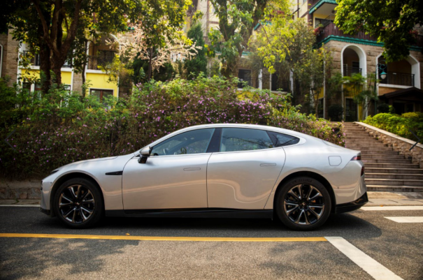 小鹏p7怎么样？
新款小鹏p7到底值不值得买？首先外观更有辨识度，特别有未来感的