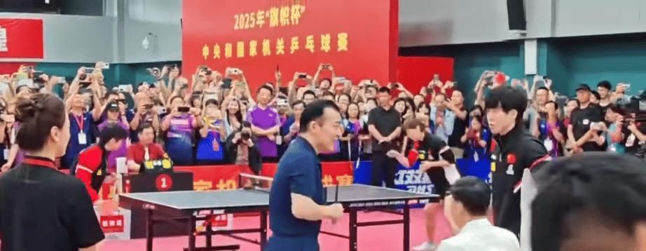 我发现王励勤带着王楚钦、孙颖莎、王曼昱参加活动的原因了！
今天，国乒主席王励勤带
