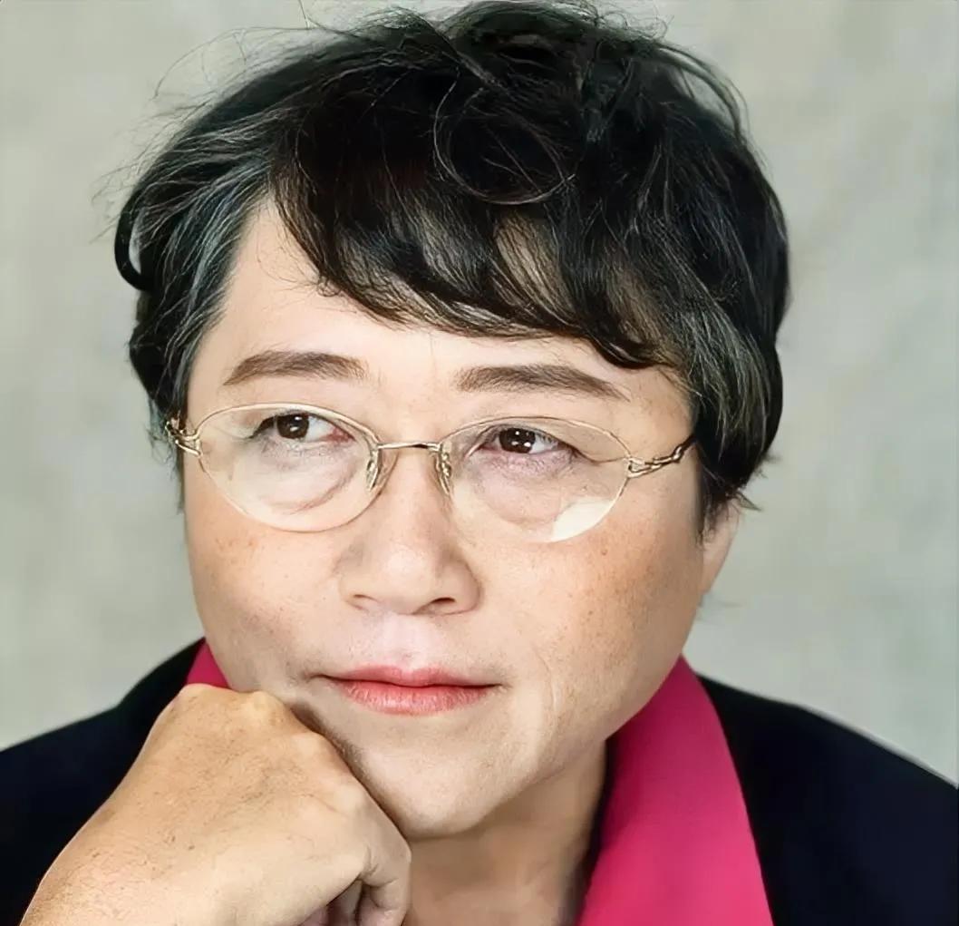 性学专家李银河说：
“一个男人最了不起的表现，就是不喜欢女人，不是他真的不需要女