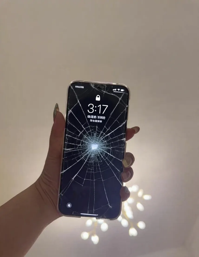 一万买的华为pura 80pro+还没捂热 夫妻吵架给砸了
一个老主顾半夜联系我