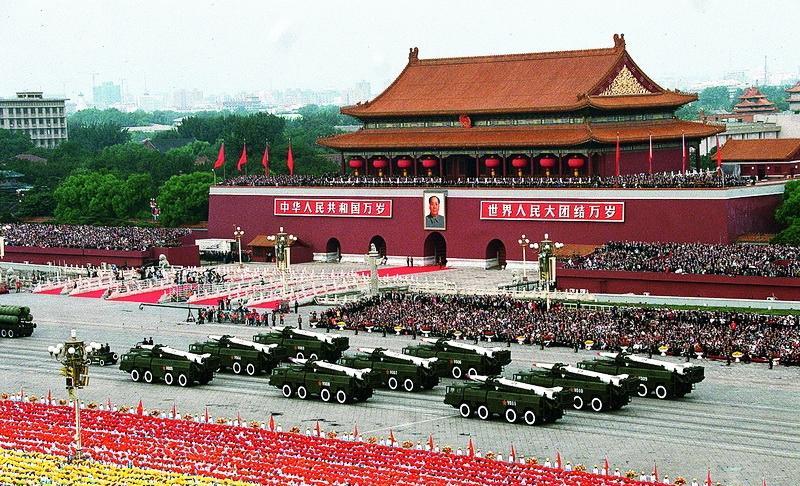 今天的大阅兵圆满结束了，从此世界看得更明白了，中国不想打仗，但中国能打赢一切大仗