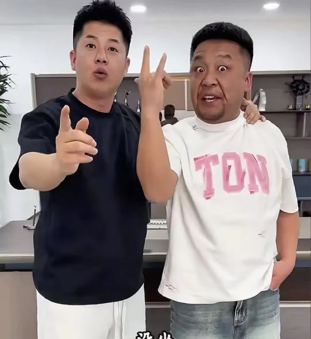 在经历了跟杨坤的官司风波之后，我以为四川芬达不会再开播了，毕竟他们离开杨坤的梗也