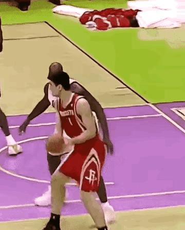 奥尼尔敬重姚明，因为姚明是他巅峰期遇到的唯一对手。



沙奎尔·奥尼尔职业生涯