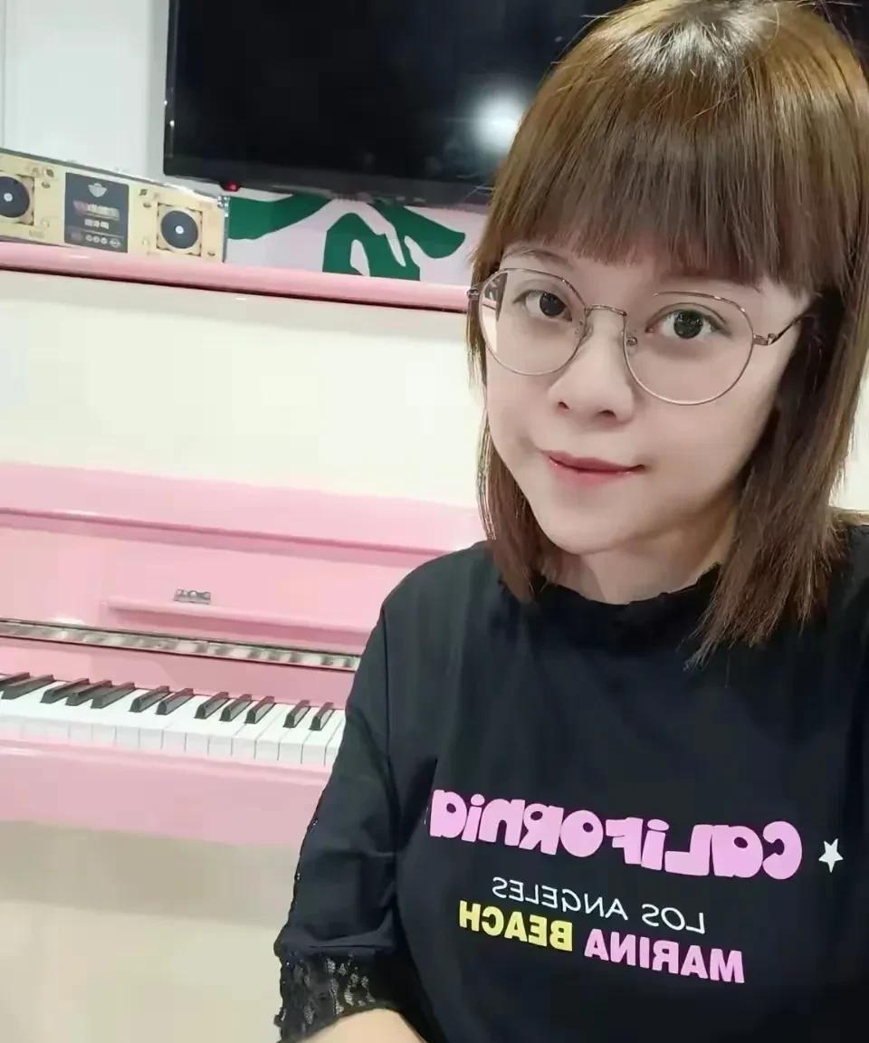 38岁的丁丁老师真的是太命苦了！自从得了恶性癌症以后，他经历了手术，经历了化疗，