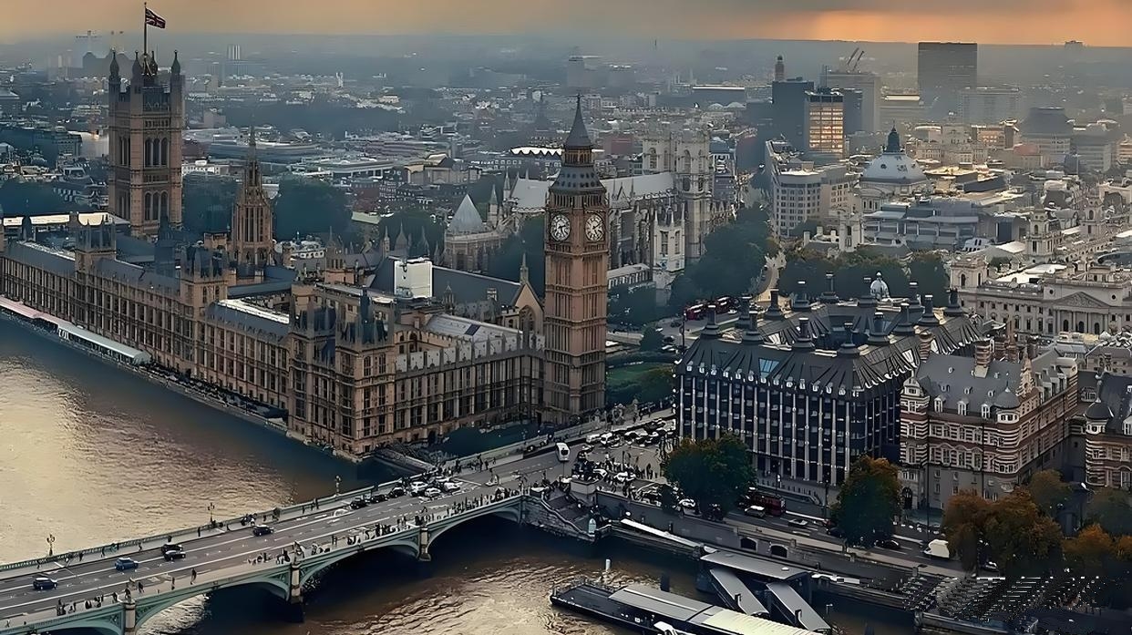 英国的帝国底蕴绝不是吹的。土耳其国父凯末尔临终前给后辈们的忠告是：
“如果未来在