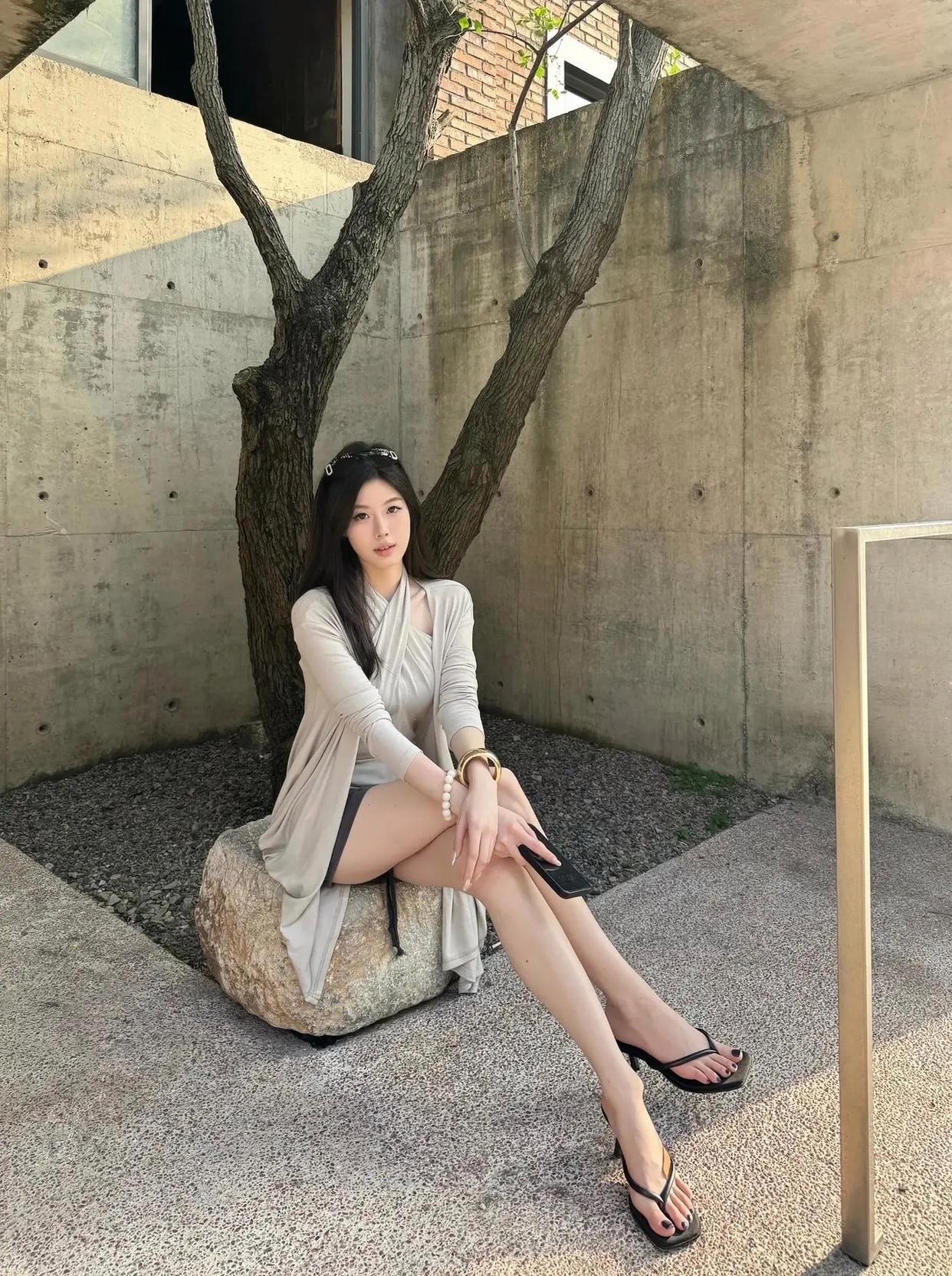 姐姐年龄大了就喜欢拍照