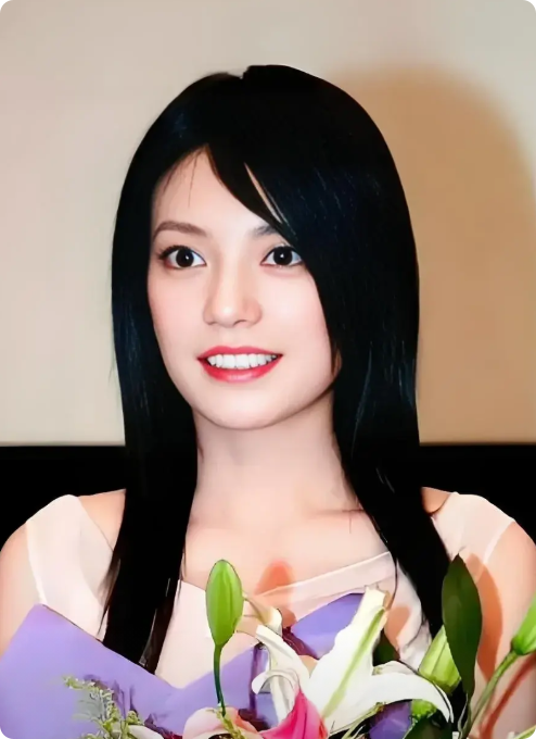 演员赵薇说：我喜欢什么样的男人呢？必需要满足以下两点：第一，思想上要有深度的男人