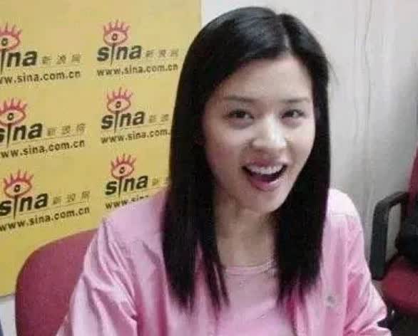 2001年，著名导演张艺谋与当时只有19岁的模特王海珍一起到澳大利亚拍摄广告。在