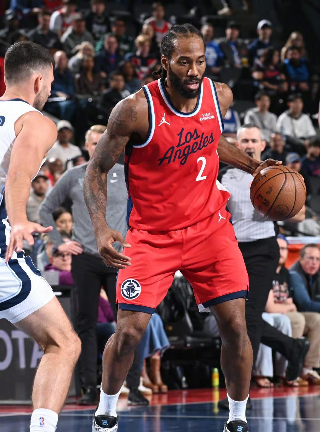 快船该做的三件事：求购浓眉，送出祖巴茨，从雷霆手里换回明年首轮。
快船夏天豪组阵