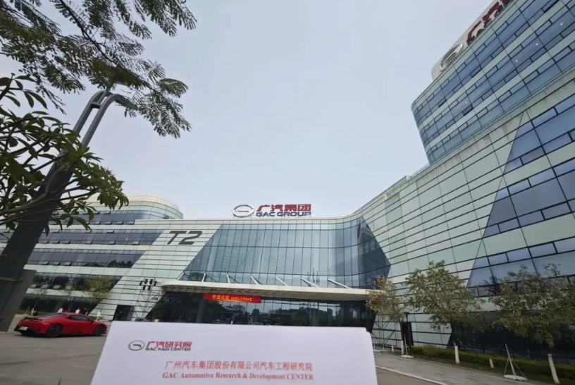 广汽和东风真是一对难兄难弟。
上半年全国十大车企销量都出炉了，只有广汽和东风同比