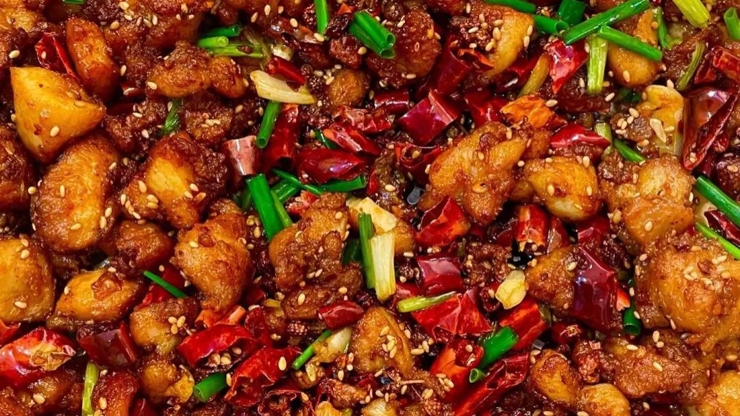 麻辣鲜香，回味无穷！辣子鸡的江湖风味传奇