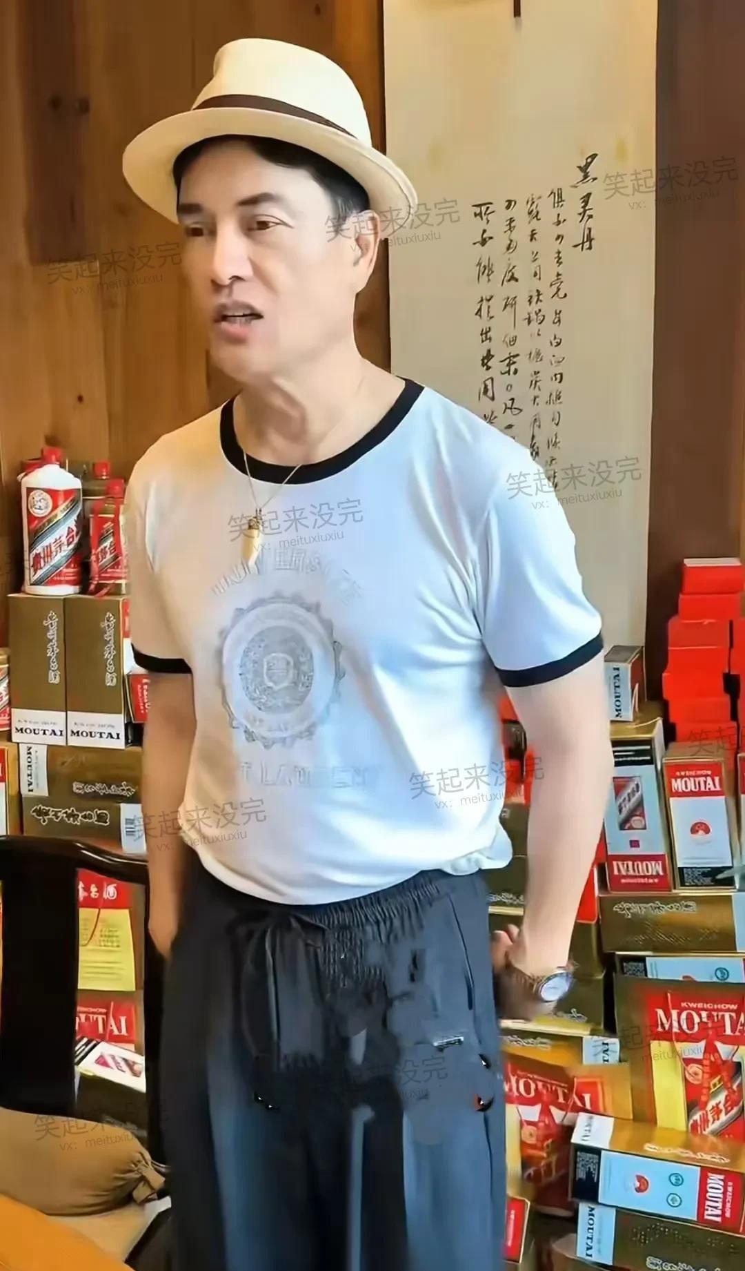 看吕良伟突然断崖式衰老，都瘦的皮包骨了，没有以前那么帅气灵气了，眼神黯淡无光，脖