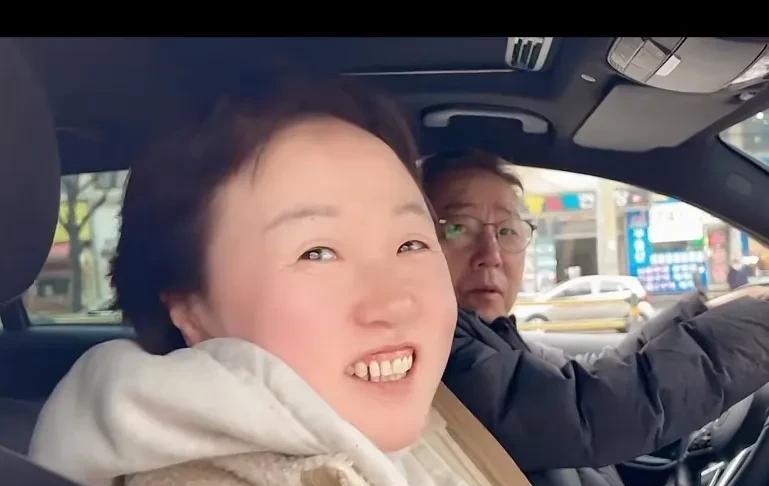 众所周知大敏公公，找了个小三女，大敏觉得那女的长得没有婆婆好看，长得挺磕碜的，那