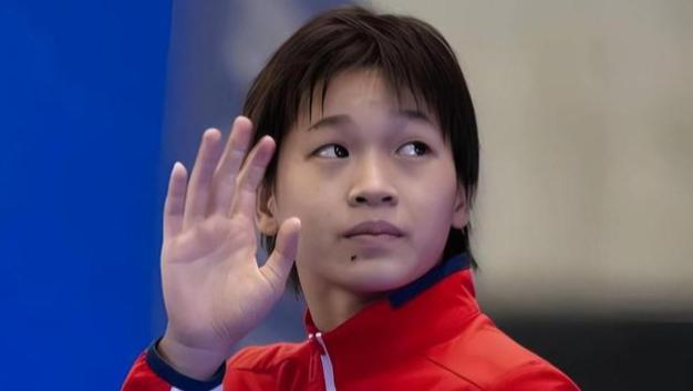 从“假小子”到“甜妹”——全红婵留长发瘦身蜕变记