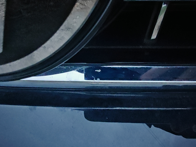 330豪华
前脸镀铬条被崩了一个点，有办法解决吗