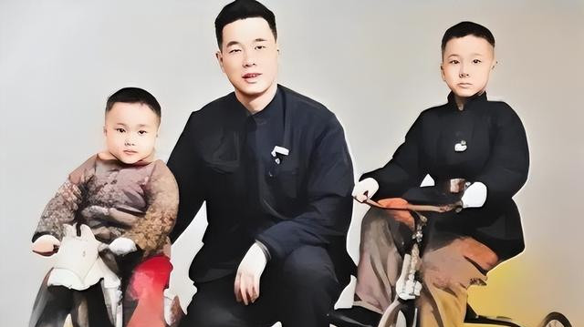 1965年，李鹏总理和两个儿子李小鹏、李小勇在北京，一张罕见合影