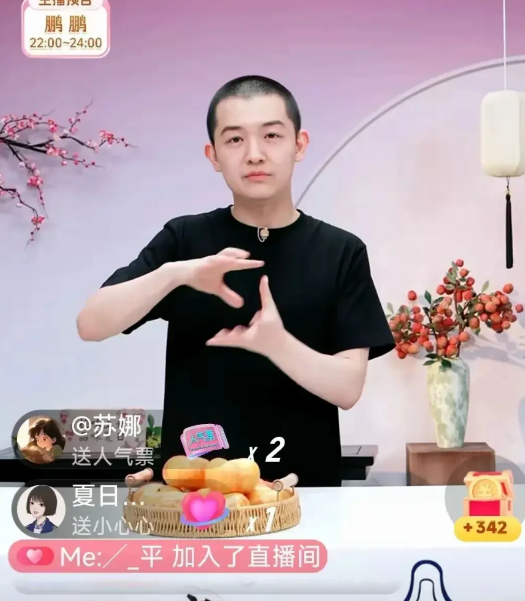 大家知道与辉同行下一站要去哪里吗？

董董在直播间吃着榴莲，一不小心吐露嘴说出来