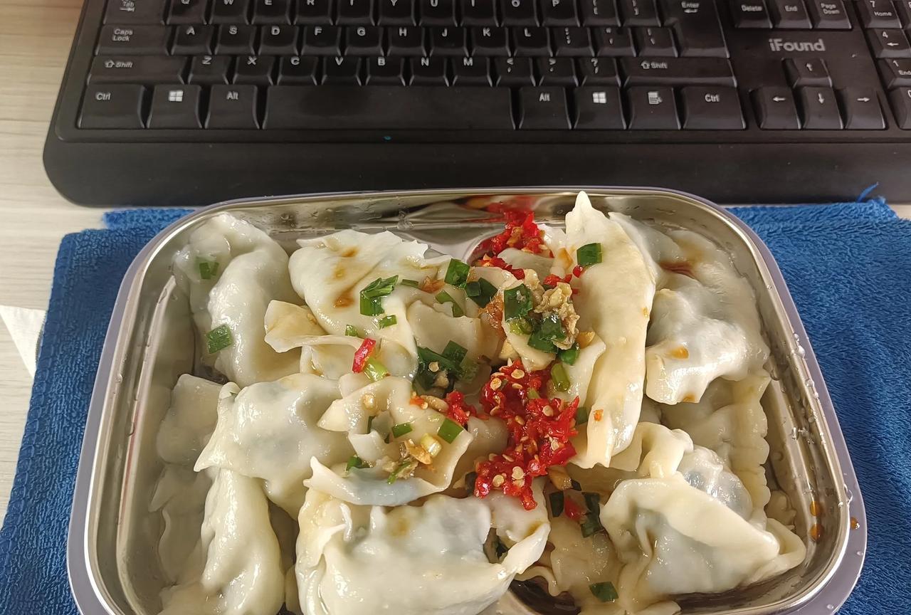 #螺丝打工人# 
#螺丝打零工# 
#午餐粽子# 
#螺丝工# 
#工人的一餐#