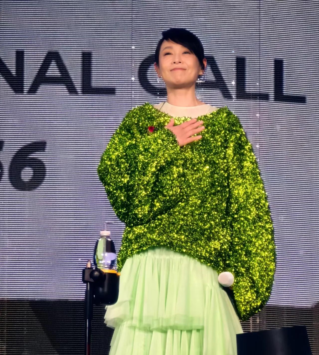 刘若英演唱会道歉了，
但是最可怜的既不是姐姐没听到诚实，
也不是妹妹不懂事回家要