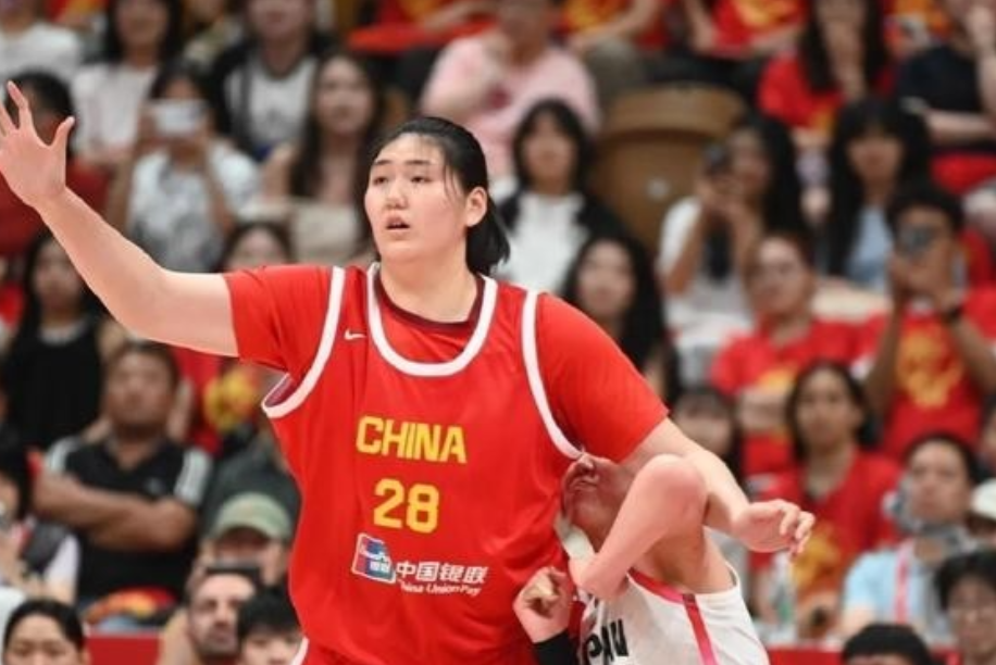 中国女篮最近四场热身赛全胜，但赢得太轻松反而让人担心！对手没上主力，比赛强度低，