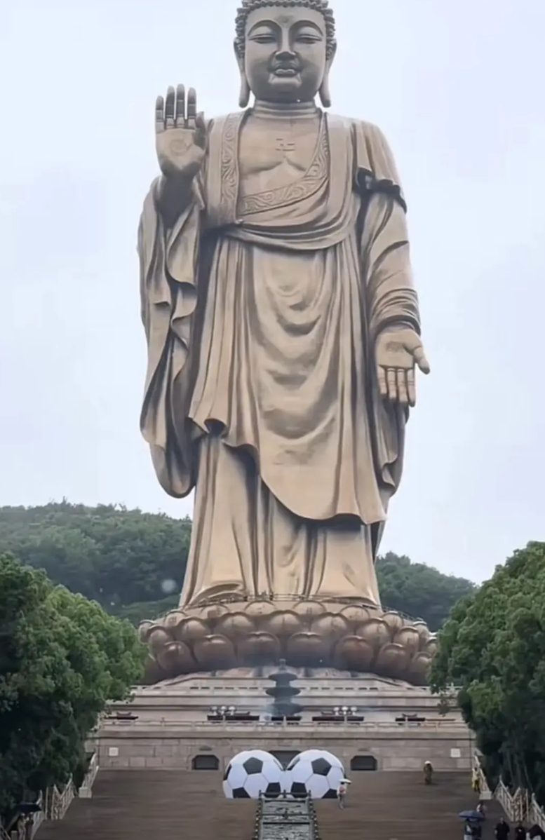 苏超怎么可以抽象成这样？
在作弊与努力作业之间
太湖三傻—无锡，选择了作法！！