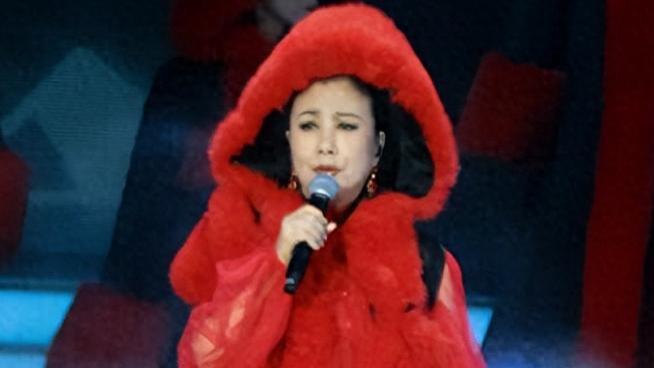内娱最大笑话，一个路都走不利索的歌手，78岁还要开演唱会圈钱？