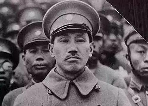1949年2月，蒋介石开始秘密命令将库存的黄金、美金、银元等贵重物品全部用军舰运