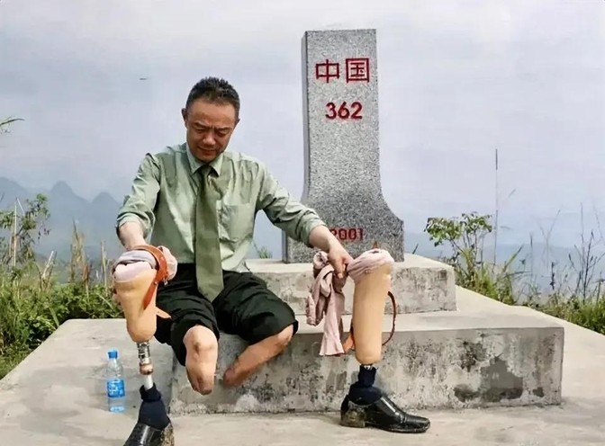1987年，王曙光从石家庄陆军学院毕业，他放弃了去国防大学进修的机会，主动请缨，