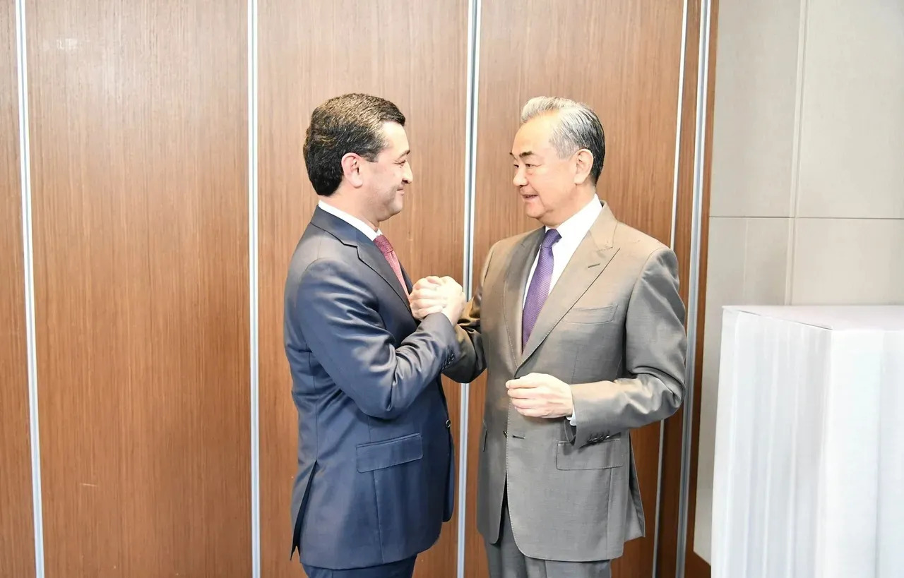 中国乌兹别克斯坦加强合作











太震撼了！中国和乌兹别克斯坦的关