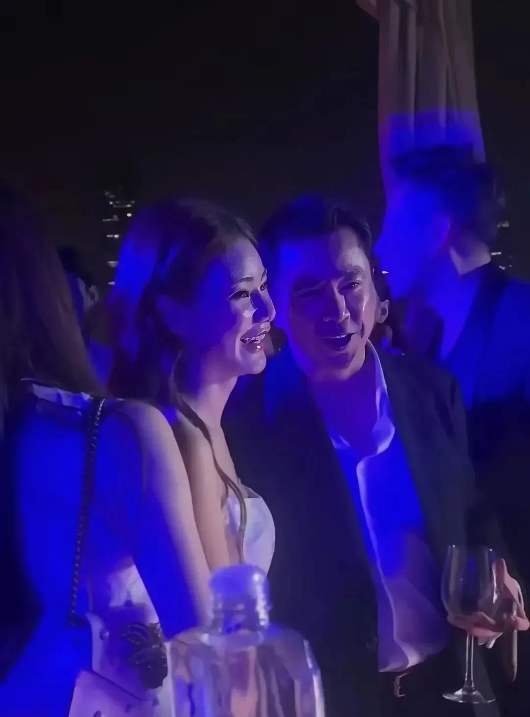 马筱梅和汪小菲是同道中人，马筱梅汪小菲参加晚宴，王中磊搂着马筱梅的腰，马筱梅非但