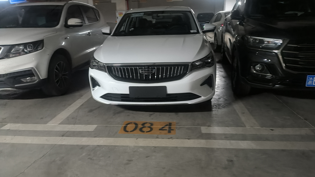 23款自动挡帝豪油耗
目前显示里程四百多公里，其中我自己跑了三百多公里，油耗最开