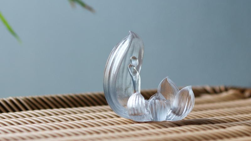 一炷清烟绕琉璃，半日闲情寄莲心