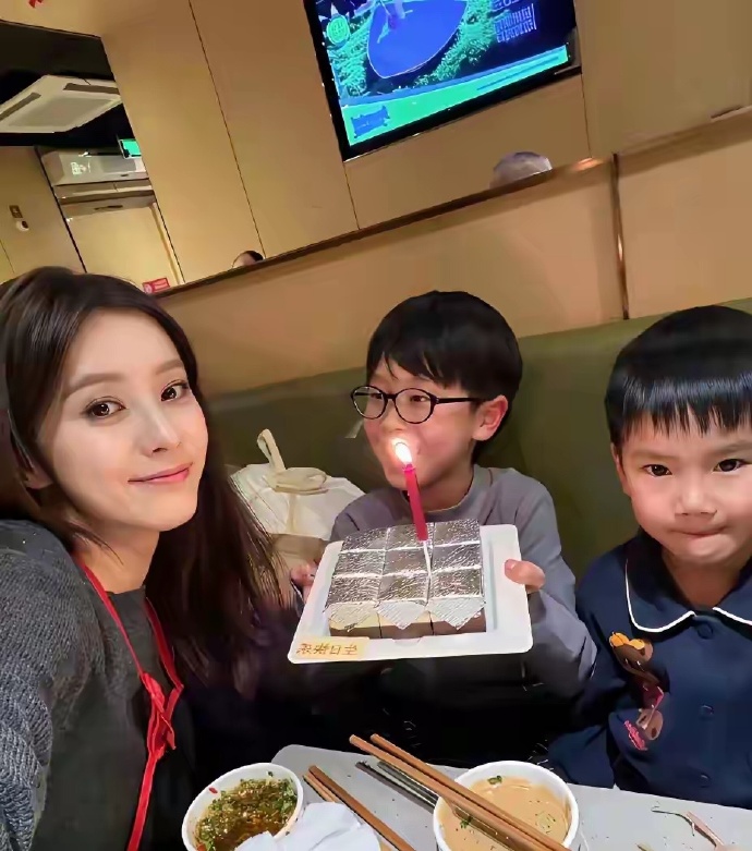 梁靖崑带火明星老婆！又美又飒和梁甜甜形成反差，复婚是正确选择 ​​​